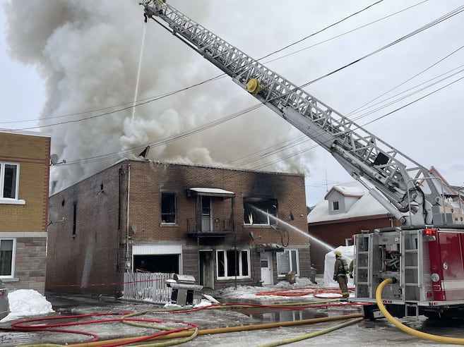 The Ravage Quebec Building Peuple Qc : Un immeuble ravagé par le feu à La Tuque